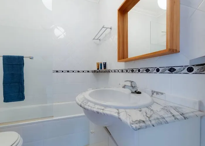 Roja Pé - Elegante T2 Com Ac Perto Do Pine Cliffs Apartamento *